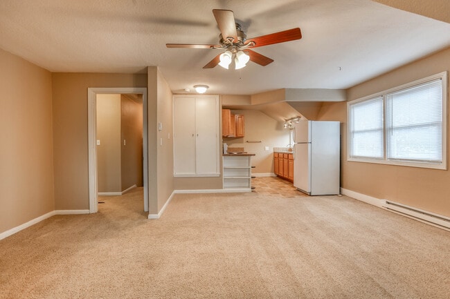 Building Photo - 3919 Creston Ave