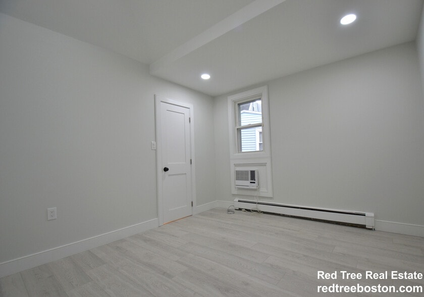 Building Photo - 15 Avalon St