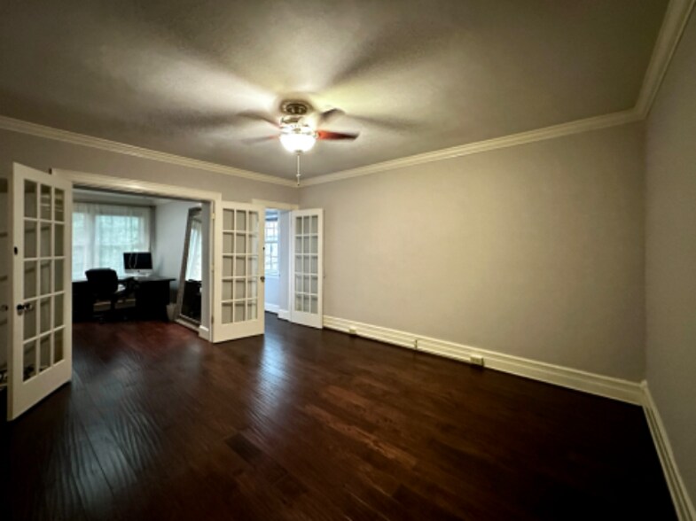 Building Photo - 109 N Crenshaw Ave