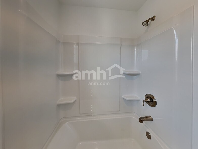 Building Photo - 103 Broadmoor Dr