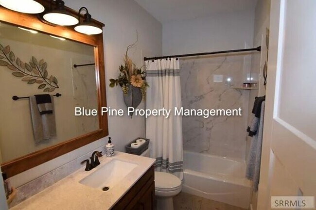 Building Photo - 705 Birmingham Ln