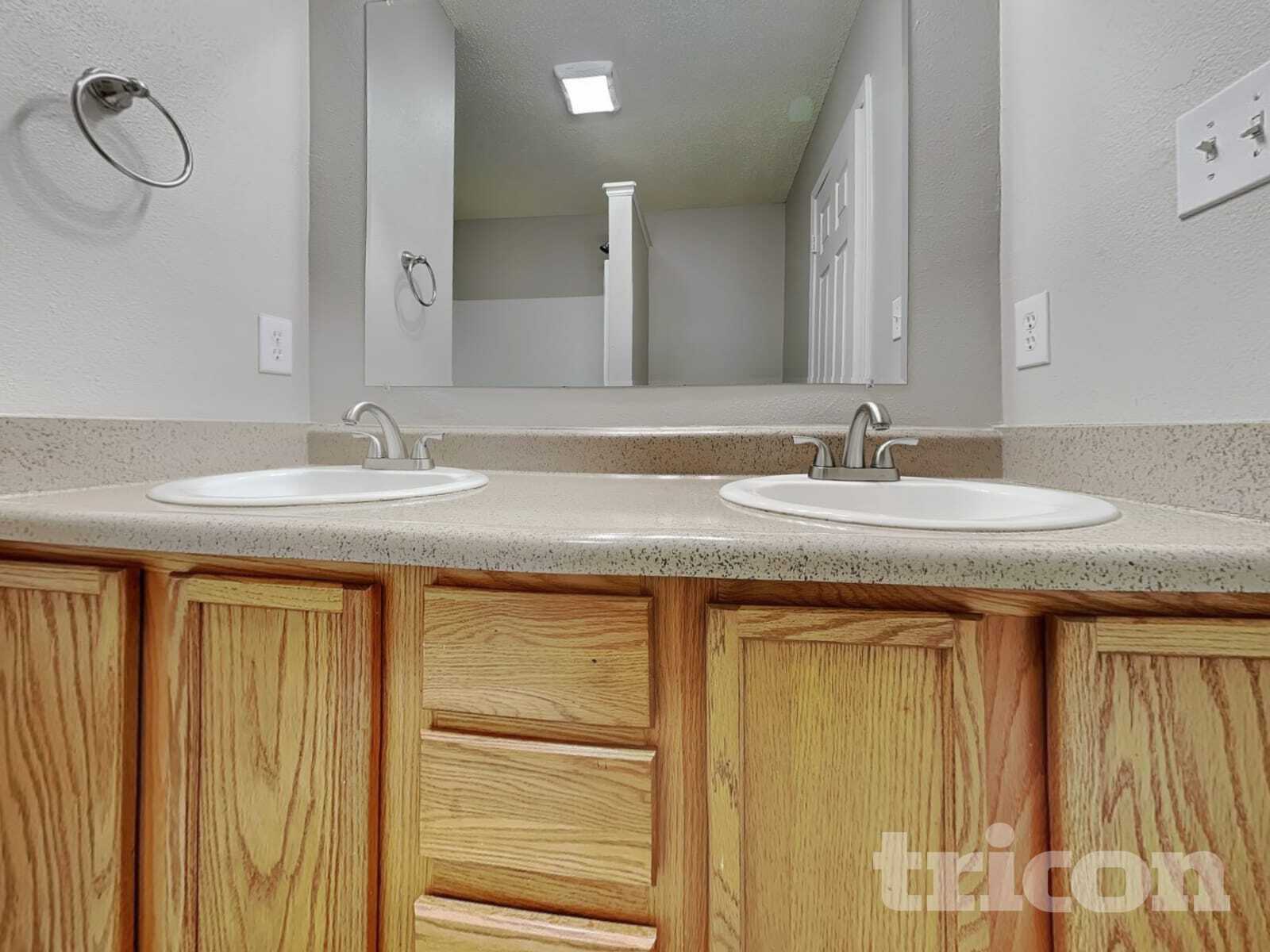 Building Photo - 676 Blue Meadow Dr