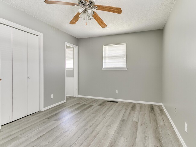 Building Photo - 4405 N Chapman Ave