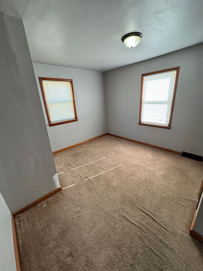 Building Photo - Main level house available for rent