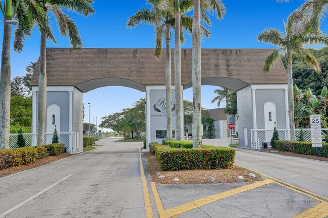 Building Photo - 620 Brittany N