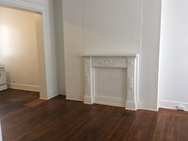 Building Photo - 3 Bedroom 1 Bath Apartment York City SD