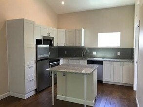 Building Photo - 406 Willard St