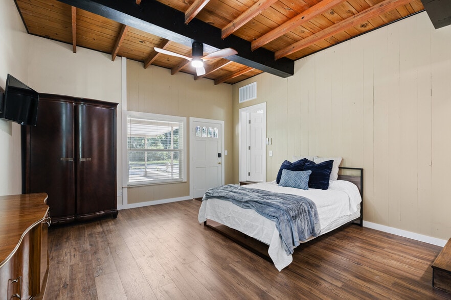 1st downstairs bedroom - 1524 SW 37th Ave