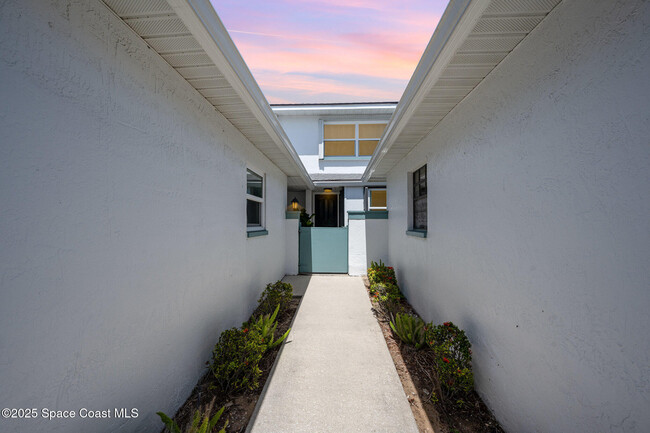Building Photo - 290 Paradise Blvd