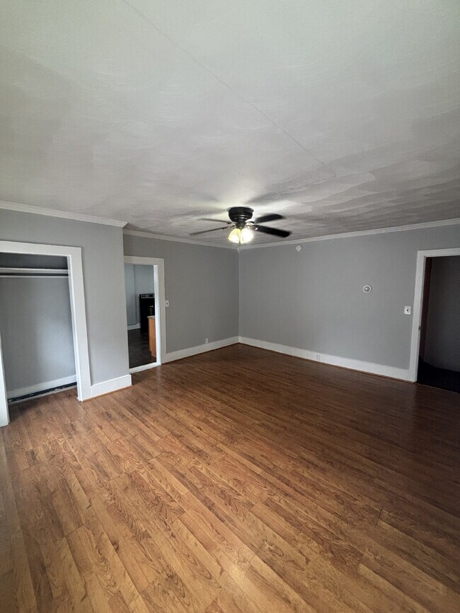 Building Photo - 2 Bedroom, 1 Bath Apartment – 38B Kinsley St, Nashua, NH – $1,600/month