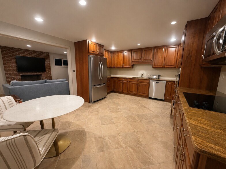 Building Photo - 2760 Caraway Dr