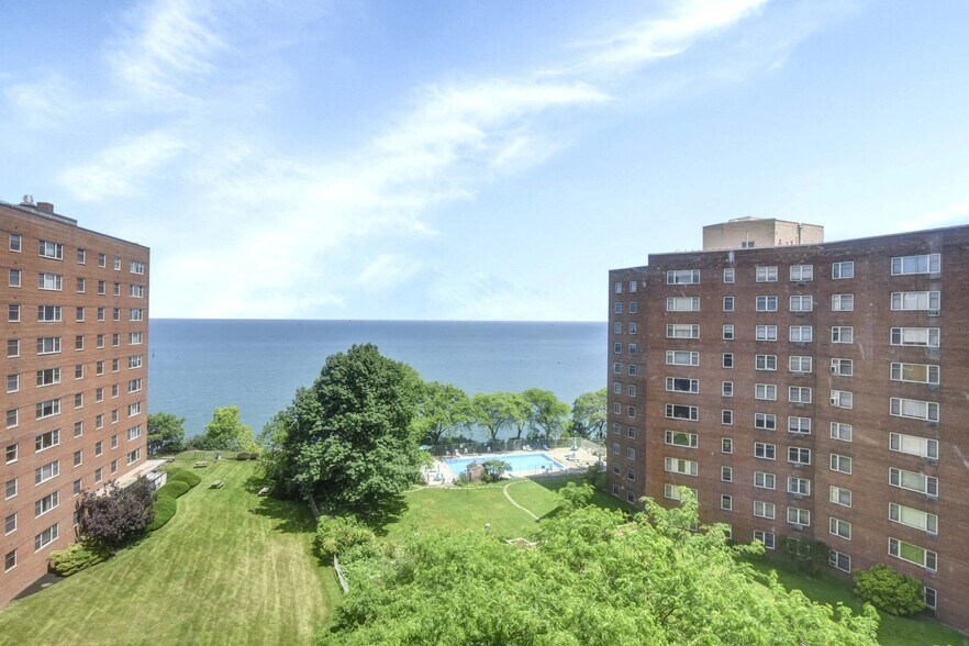 Building Photo - 11850 Edgewater Dr