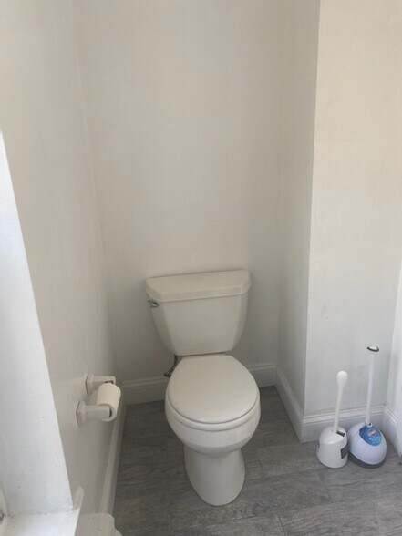 Building Photo - 28 Fleet St