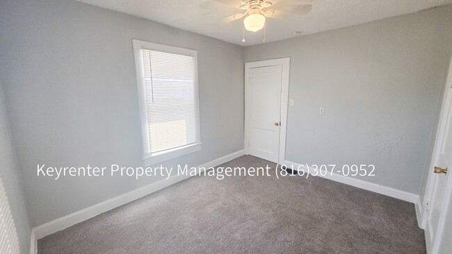 Building Photo - 2 Bed 1 Bath rare to rent!