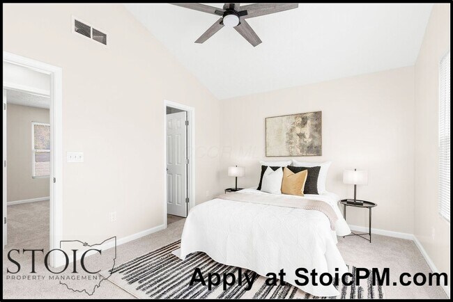 Building Photo - 1860 Meadowlawn Dr