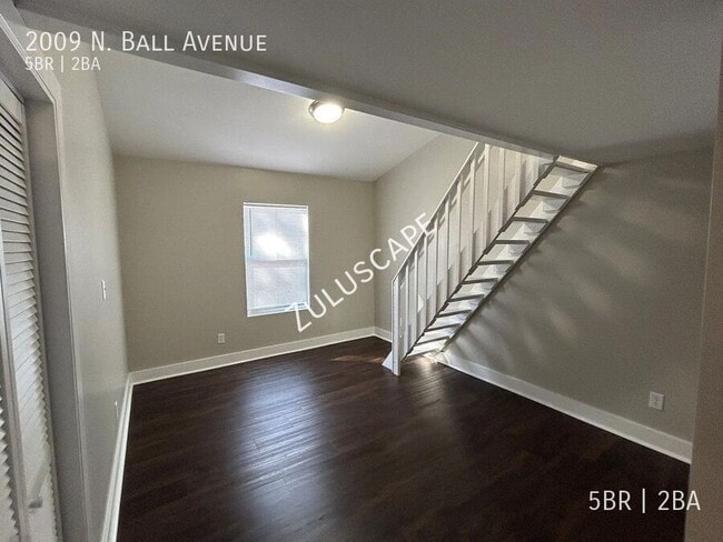 Building Photo - 2009 N Ball Ave