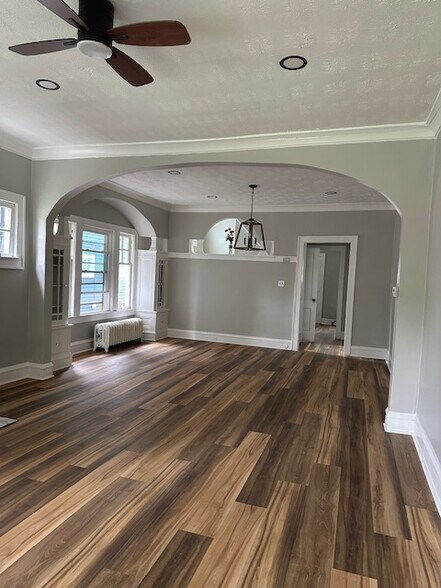 Living room - 3081 E Derbyshire Rd