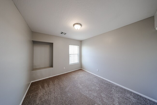 Building Photo - Welcome to this spacious 4 bedroom, 2.5 ba...