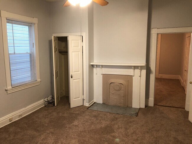 Building Photo - 2220 Parkwood Ave