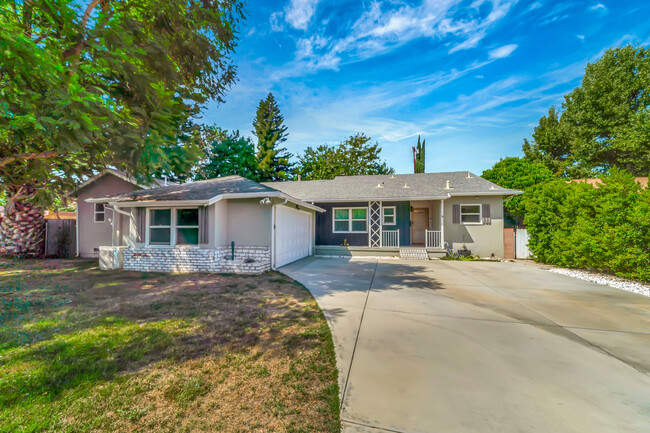 Building Photo - 7713 Oakdale Ave
