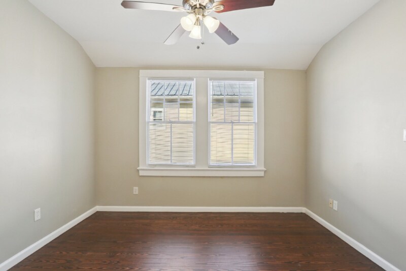 Building Photo - 615 S Hennessey St