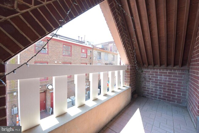 Building Photo - 115 N Lee St