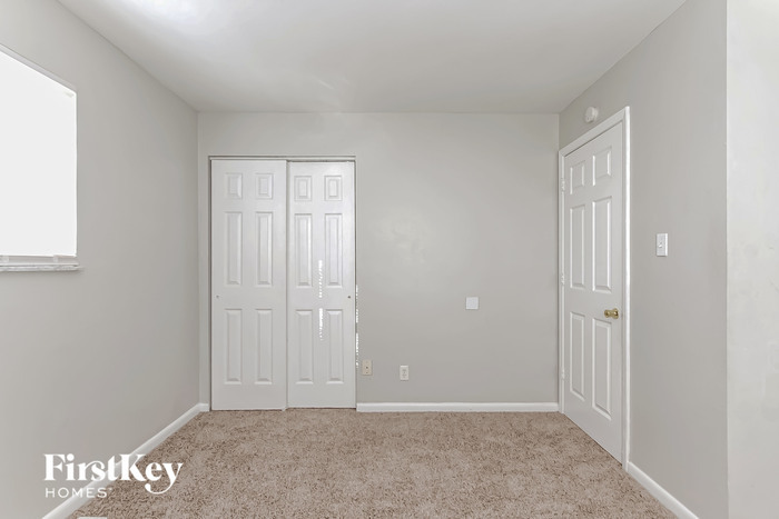 Building Photo - 8650 Lighthorse Dr