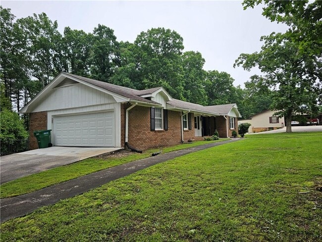 Building Photo - 2030 Veracruz Dr SW