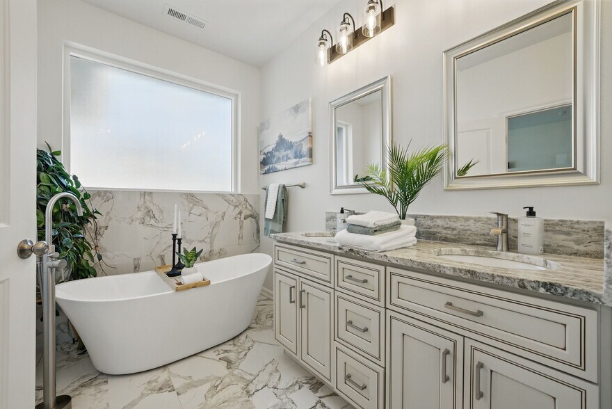 master bath - 2521 S Vera Crest Dr