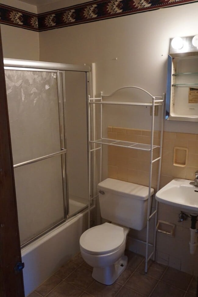 Building Photo - 2 Bedroom / 1 Bath Apt. Kingsport, TN
