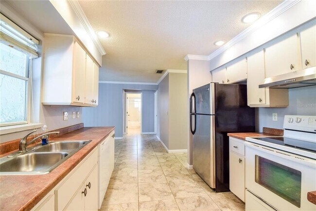 Building Photo - 2069 Country Meadows Ln