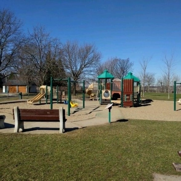 Building Photo - 25 Delos St W