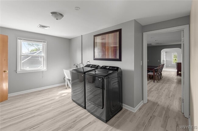 Building Photo - 273 Division St