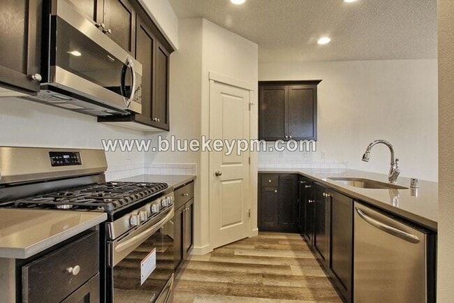 Building Photo - 3 Bed, 2.5 Bath Home in Ridgefield's McCormick Creek Subdivision