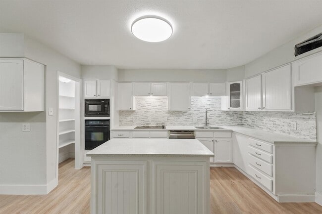 Building Photo - 18118 Lakeside Ln