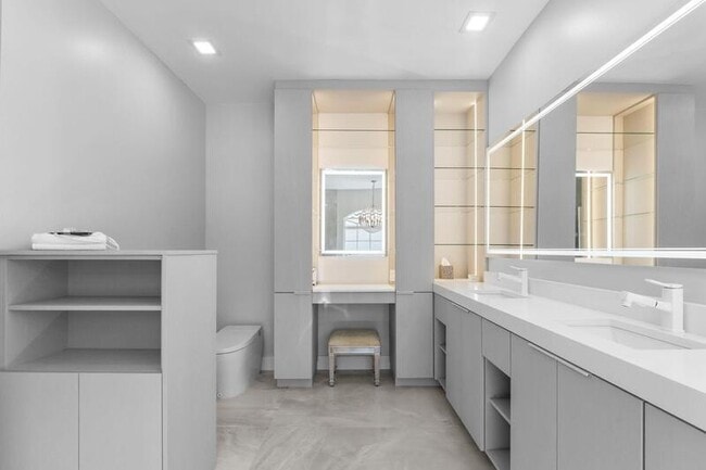 Building Photo - 7686 La Corniche Cir