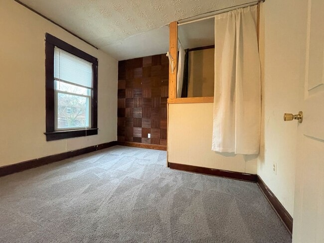 Building Photo - 381 Alden Ave