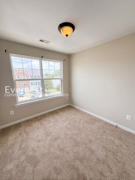 Building Photo - 2342 Silver Fox Way