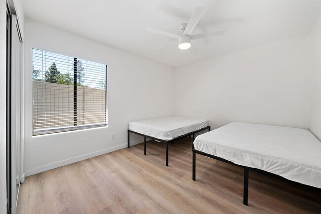 Building Photo - Fully remodeled luxury 3 bedroom 2 bathroom home with 2 car garage