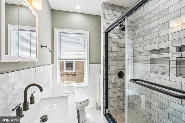 Building Photo - 206 Ripka St