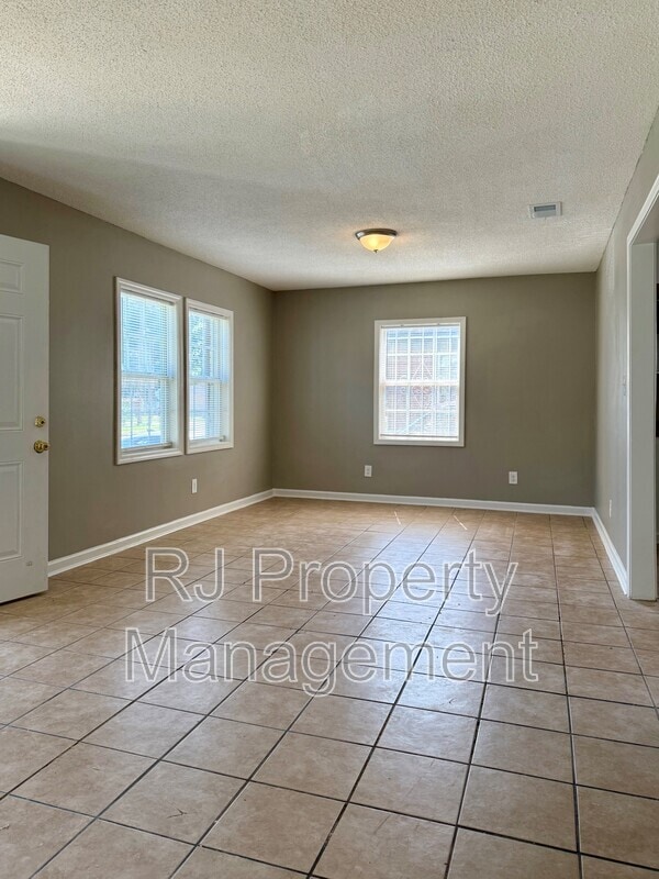 Building Photo - 3397 Farmville Rd