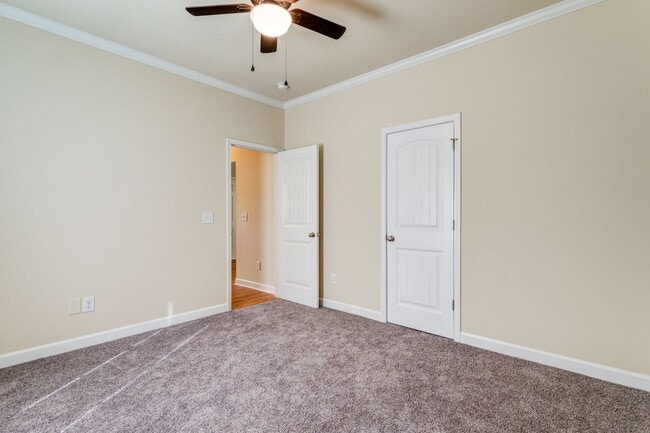 Building Photo - Feels Like New 3 Bed 2 Bath Minutes from High Point University!