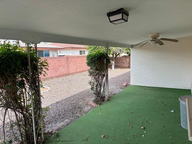 Building Photo - 4218 E Crescent Ave