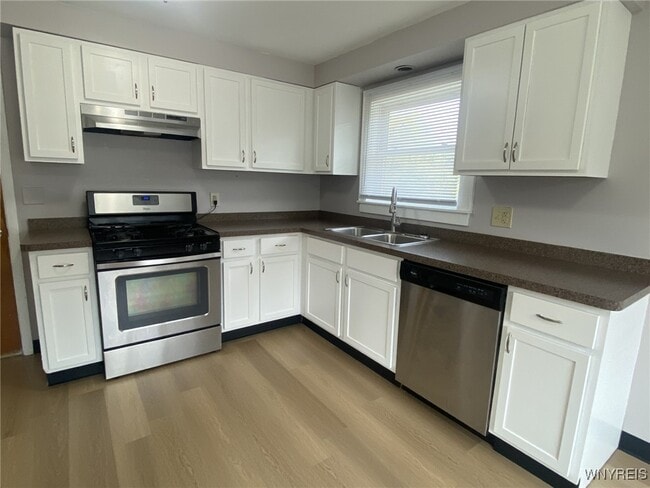 Building Photo - 5846 Sheridan Dr