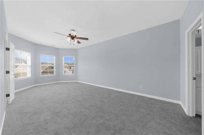 Building Photo - 5435 Mirror Lake Dr