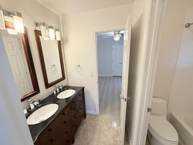Building Photo - 8055 Glitter Ct