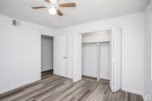 1BR, 1BA - 681SF - Seasons Apartments