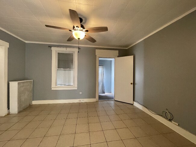 Building Photo - 543 Maple Ave