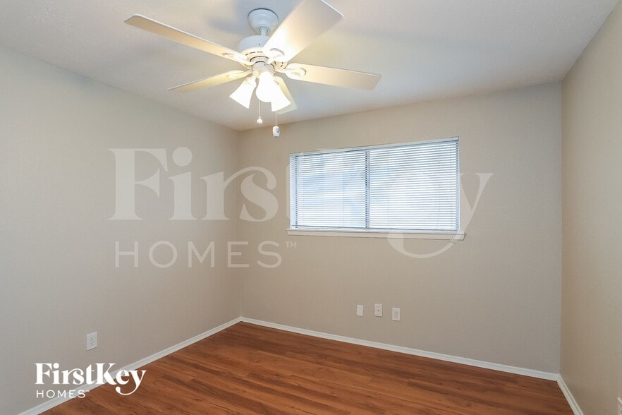 Building Photo - 613 W Castle Harbour Dr
