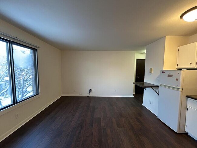 Building Photo - 134 E Johnson St